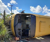 Grave acidente com ônibus escolar deixa uma pessoa morta e algumas feridas, no Sertão alagoano