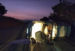 Colisão de carro em animal deixa feridos na BR-104, em União dos Palmares