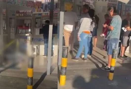 Idoso morre em fila de lotérica após passar mal e clientes esperam atendimento normalmente ao lado do corpo, em SP