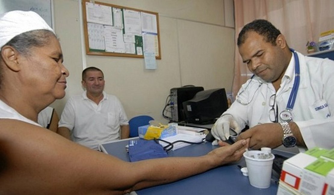 Governo concede registro para cubanos reintegrarem o Mais Médicos