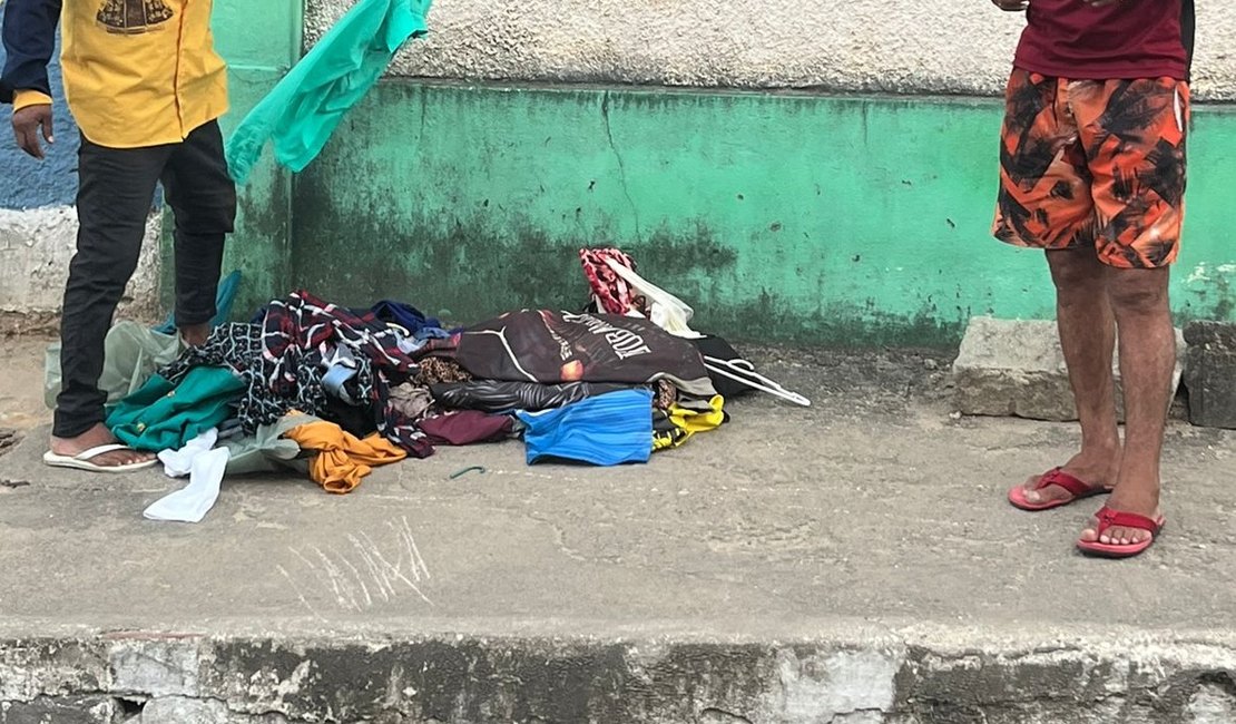 Dupla é flagrada com roupas furtadas de brechó no Centro de Arapiraca