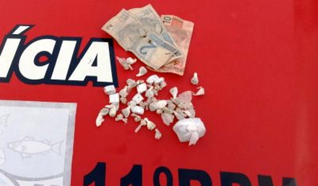 PM apreende drogas e prende homem por romper tornozeleira eletrônica em Penedo