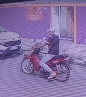 Vídeo. Homem furta motocicleta em frente a unidade de saúde de Arapiraca