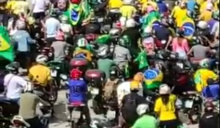 Vídeo. Multidão acompanha motociata de Bolsonaro em Maceió