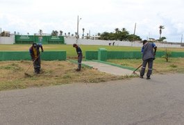 Reeducandos trabalham na limpeza e manutenção da Academia da Polícia Militar