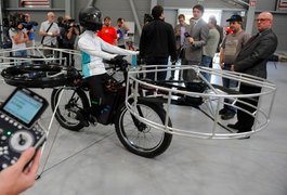 Sim, esta é uma bicicleta-helicóptero