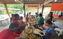 Idosos de Traipu vivenciam dia de lazer e integração em passeio promovido pela Assistência Social