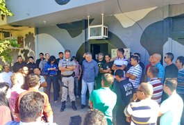 Secretário Alfredo Gaspar vai a Arapiraca prestar apoio a militares presos