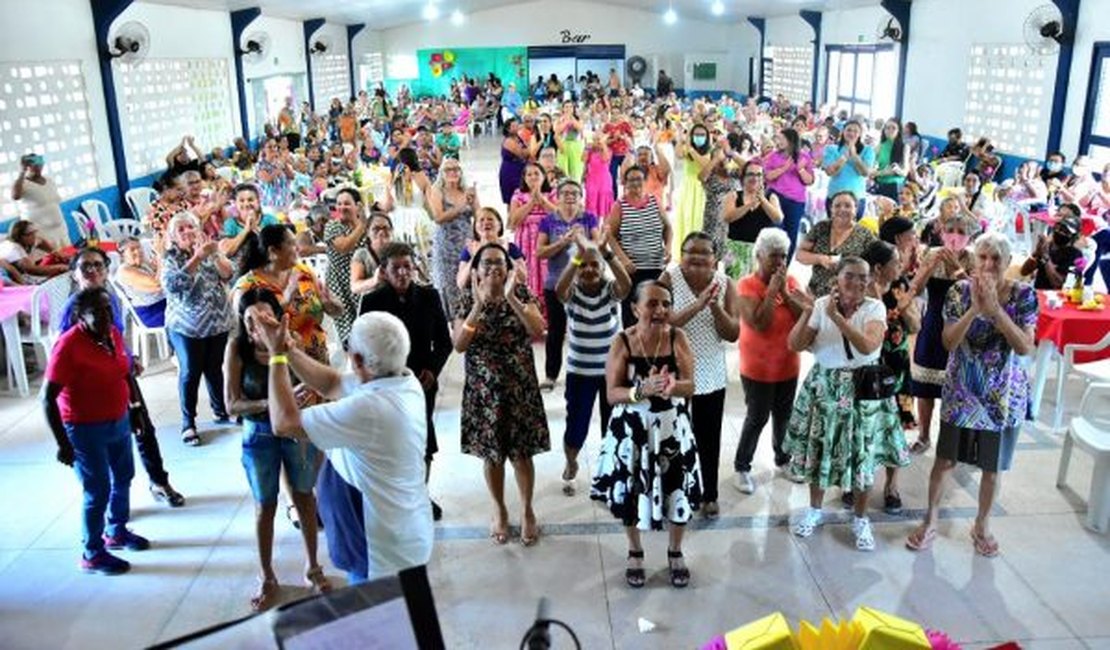 Alegria e animação marcam Baile dos Idosos, promovido pela Prefeitura de Arapiraca