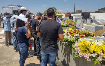 Jornalista Cláudio Roberto é sepultado em Arapiraca