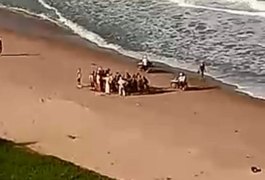 Jovem morre afogado ao nadar na Praia de Guaxuma, em Maceió