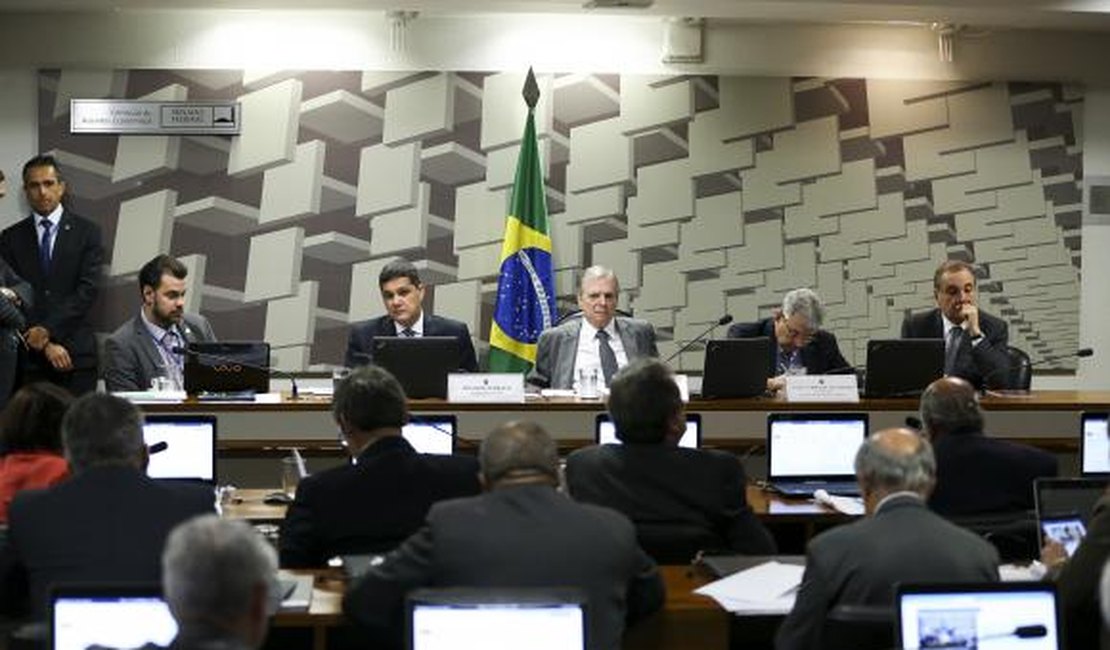 Comissão do Senado aprova relatório da reforma trabalhista