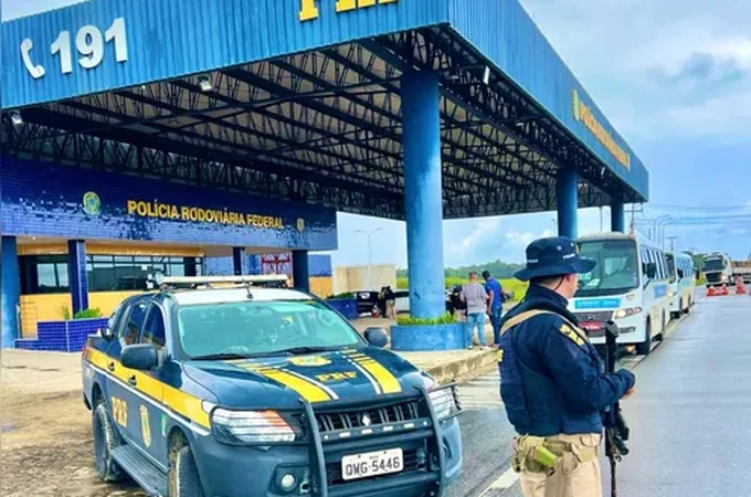 Homem é preso pela PRF por suspeita de tráfico durante fiscalização no Sertão alagoano