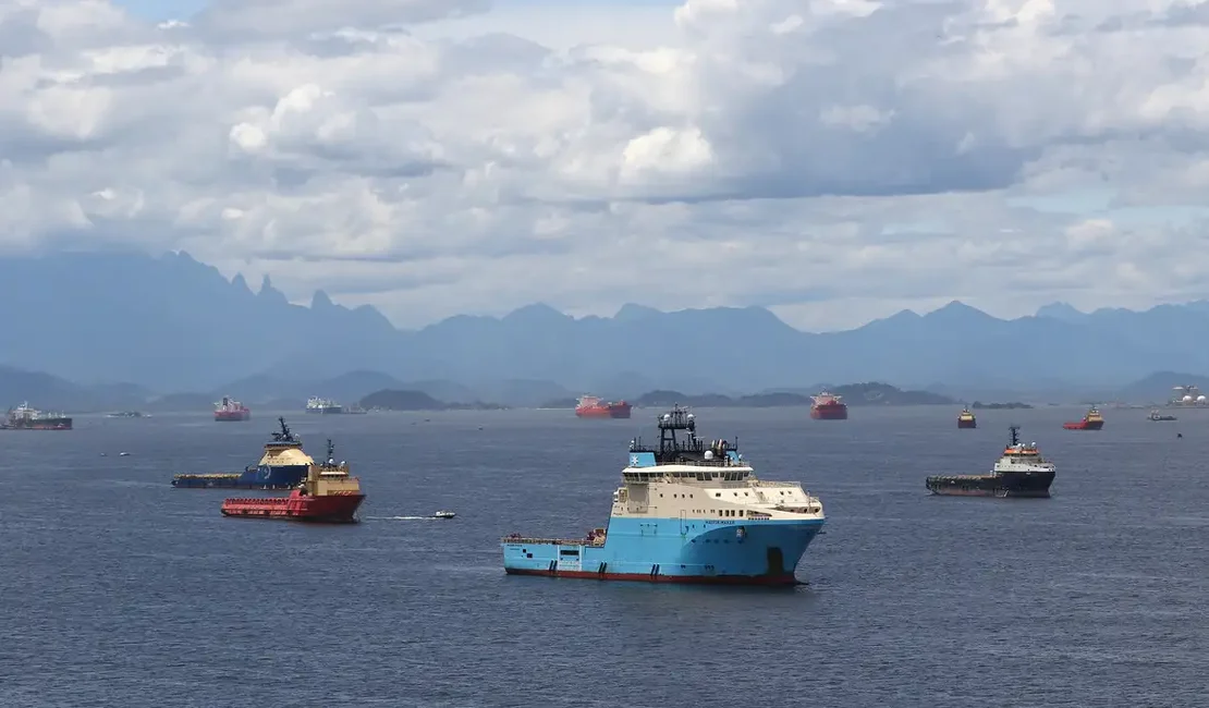 Remoção de navios abandonados na Baía de Guanabara será no 2º semestre