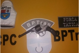 Denúncia leva PM a apreender arma e munições no Benedito Bentes, em Maceió