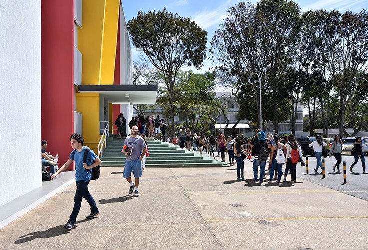 Alunos carentes poderão receber bolsas no ensino superior