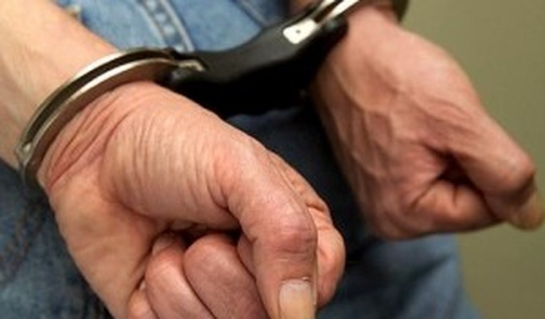 Homem é preso em flagrante por armazenar vídeos e fotos com pornografia infantil em Maceió