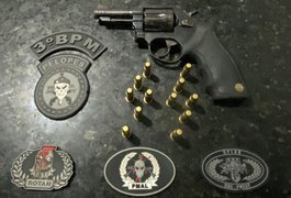 Homem tenta esconder arma de fogo, mas acaba autuado por posse irregular em São Sebastião