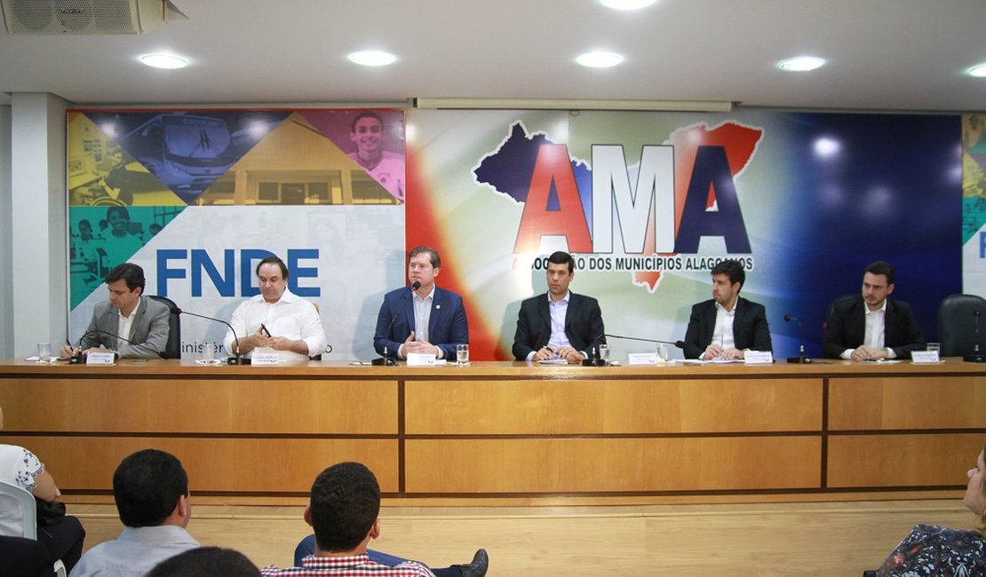 Presidente do FNDE anuncia novos prazos para obras inacabadas de creches