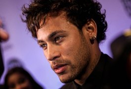 Neymar pede para não ser fotografado em festa após término com Bruna