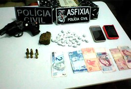 Asfixia apreende drogas e arma de fogo em Murici