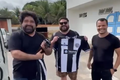 Atração do São João de Arapiraca, dupla César Menotti e Fabiano ganha camisa do ASA