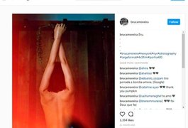 Bruna Marquezine é clicada de topless por amiga em Nova York