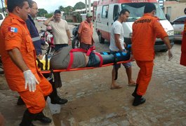 Buraco em avenida causa acidente e deixa motociclista ferido, em Arapiraca