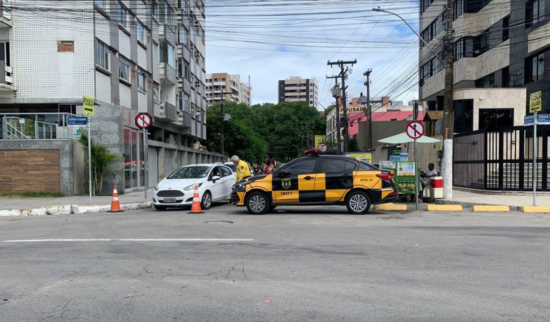 Bloqueios no trânsito garantiram segurança dos foliões durante as prévias carnavalescas