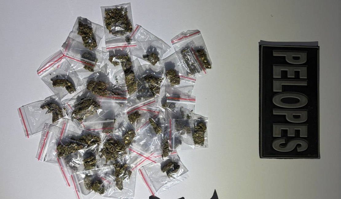 Dupla é detida por tráfico de drogas no Residencial Agreste, em Arapiraca