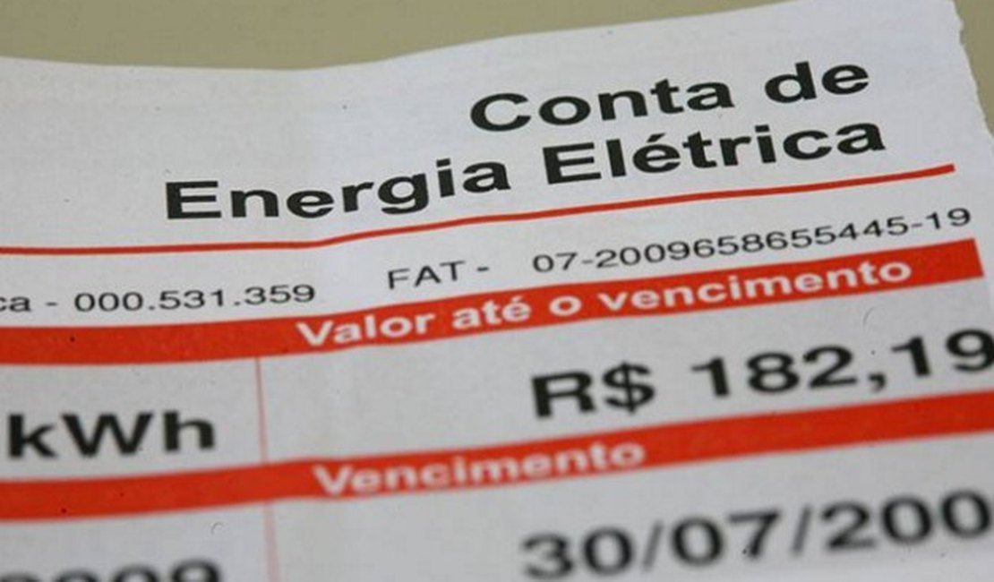 Erro fez consumidores pagarem mais de R$ 100 milhões na conta de energia