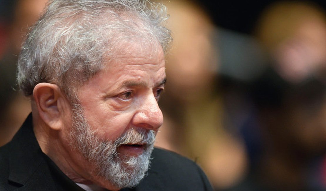 Lula sairia na frente no primeiro turno das eleições, mas perderia no segundo, diz pesquisa