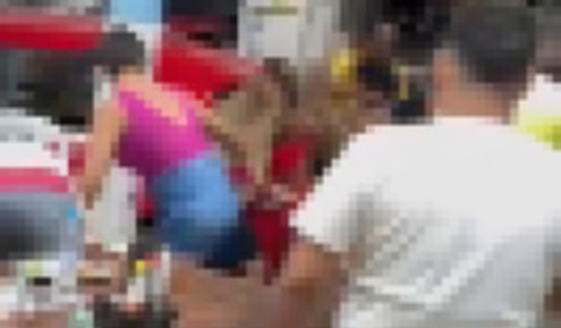 VÍDEO: Pessoas se envolvem em confusão no meio da rua após eliminação do Brasil na Copa, em Alagoas