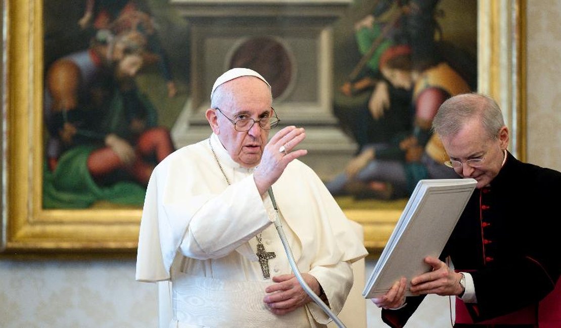 Padre chama papa Francisco de herege em missa por fala sobre casamento gay