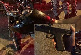 Após denúncia de assalto, homem capturado com simulacro de arma e moto roubada