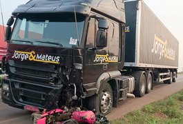 Acidente com carreta da dupla Jorge e Mateus deixa um morto no MA