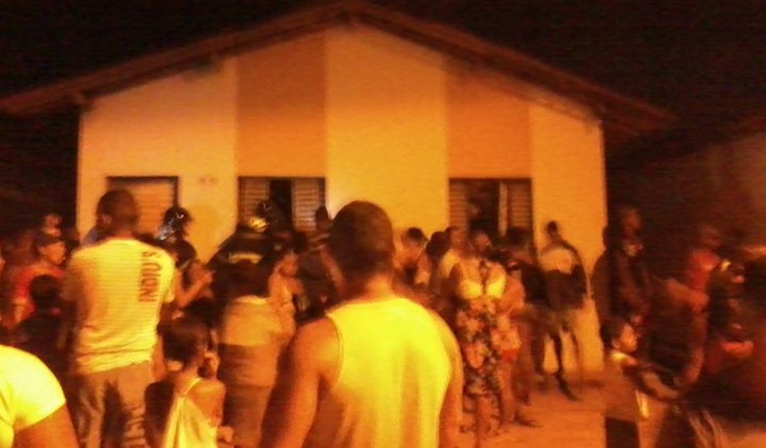 Incêndio atinge casa no Conjunto Brisa do Lago em Arapiraca