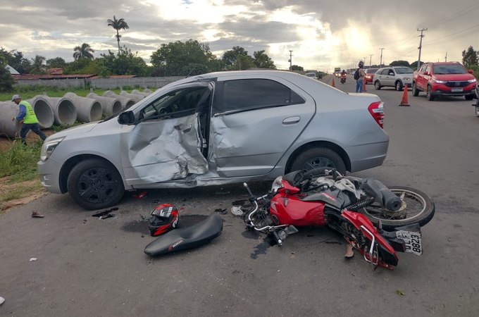 Duas pessoas ficam feridas em acidente entre carro e moto na AL-220, em Arapiraca