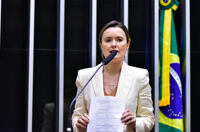 Projetos de lei de Júlia Zanatta geram debate nacional sobre Lei Maria da Penha e falsas denúncias