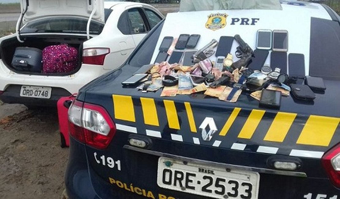 Suspeitos de assalto a ônibus morrem em troca de tiros com a polícia