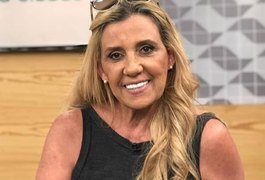 Rita Cadillac reclama de assédio e pergunta: 'Sua mulher sabe que me pede nudes?'