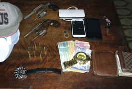 Jovens são detidos com dois revólveres em Lagoa da Canoa, AL