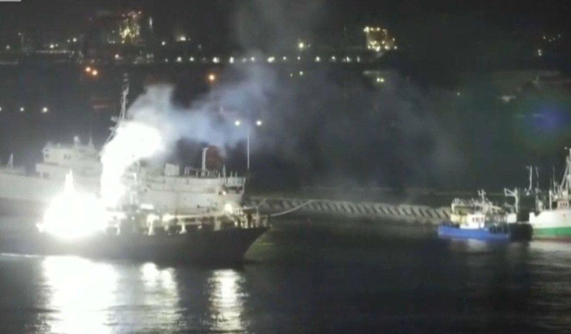 Terremoto de magnitude 7,6 atinge o Japão, e tsunamis chegam à costa do país