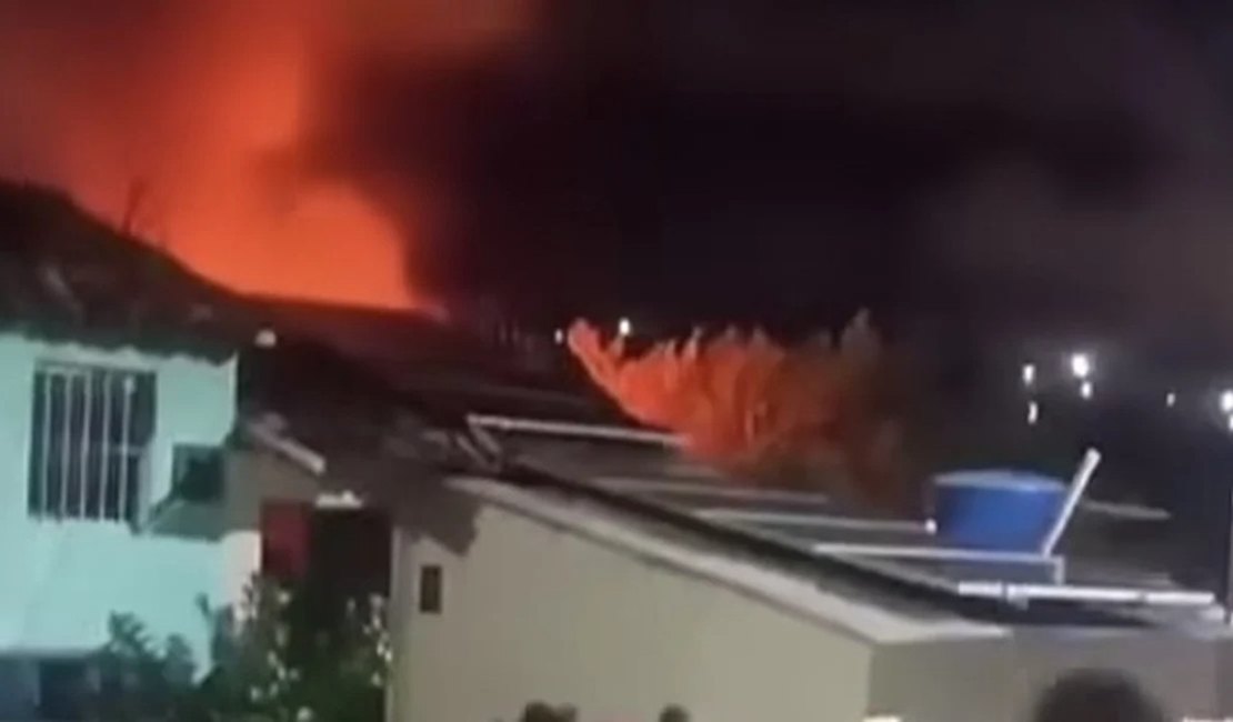 Mulher morre carbonizada durante incêndio em residência em Satuba