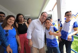 No Cangandu, prefeito Luciano entrega mais uma escola modernizada e anuncia ginásio poliesportivo