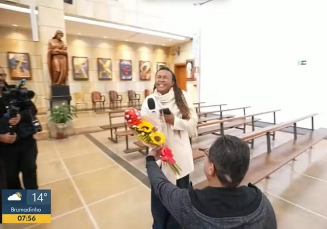VÍDEO: Repórter da Globo Minas é pedida em casamento ao vivo durante telejornal