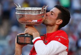De virada e em 5 sets, Djokovic bate Tsitsipas e é bi em Roland Garros
