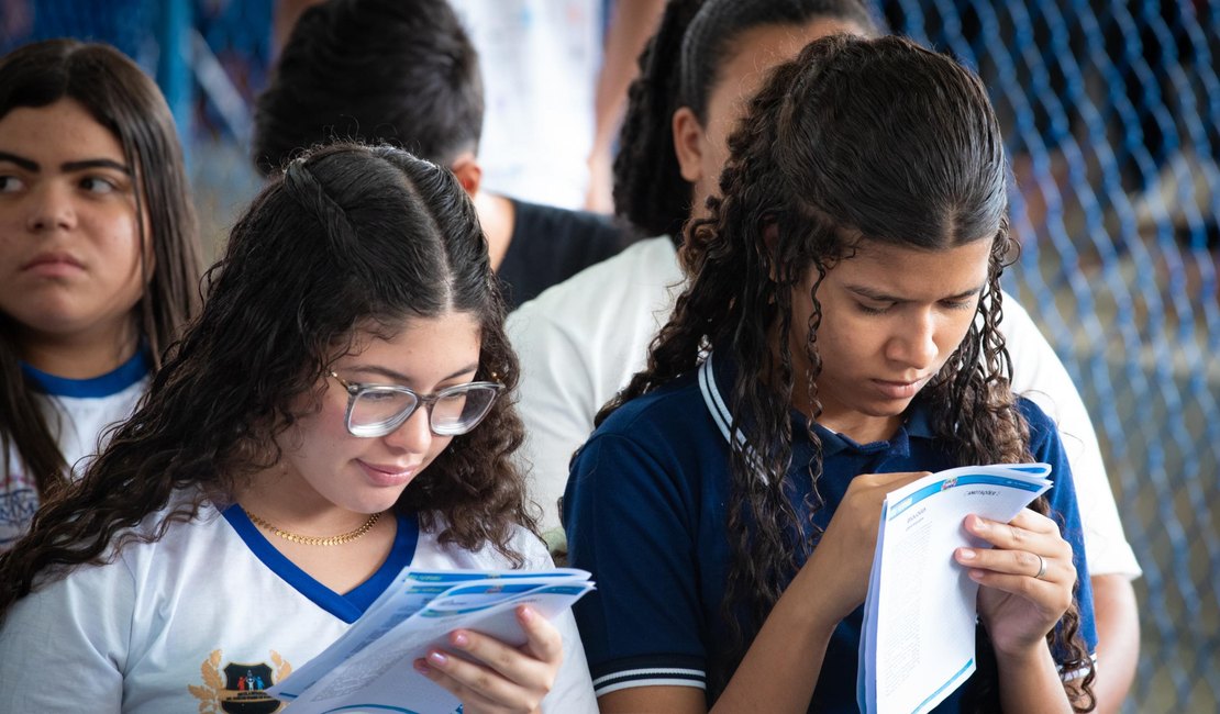 Seduc comemora bom desempenho de estudantes da rede estadual no Enem