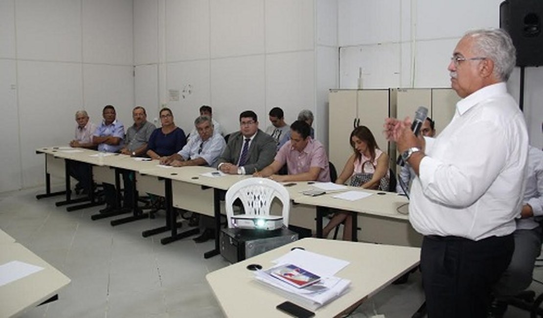 Prefeito apresenta projetos estruturantes para empresários e entidades de classe