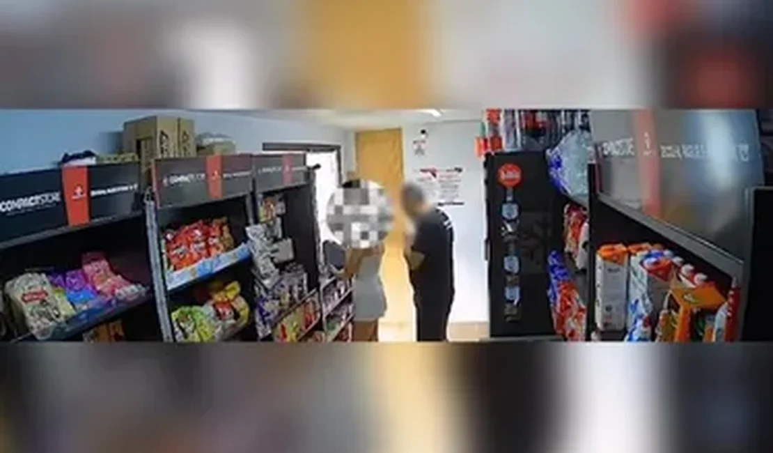 Homem é flagrado encostando pênis em adolescente dentro de mercadinho